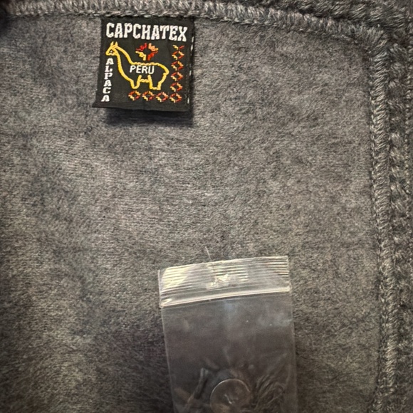 Capchatex Alpaca Poncho Womens One Size Wrap Grey Button Front Scarf - Picture 3 of 3